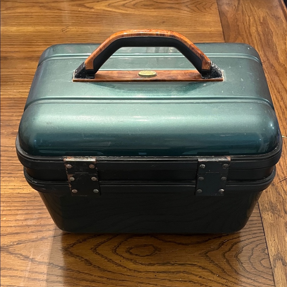 Bric’s‎ Green Hard Shell Carrying Case - Picture 7 of 16